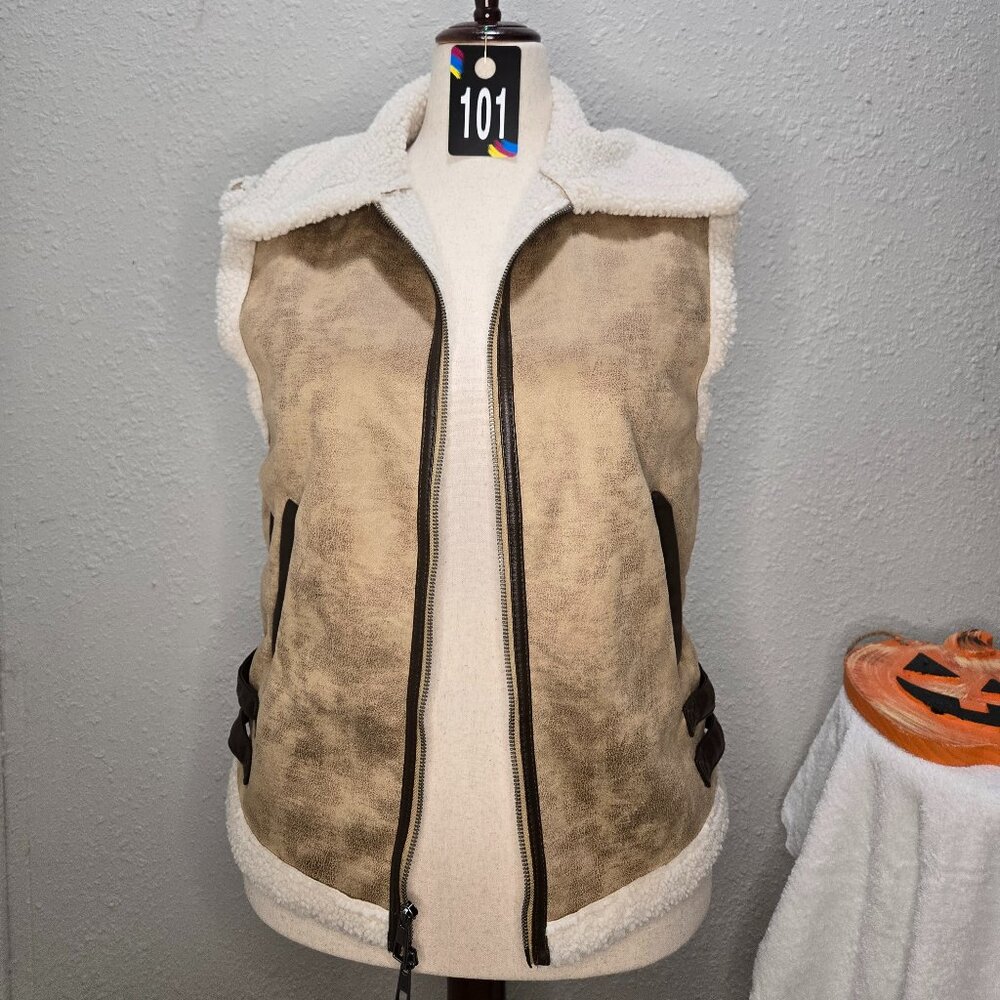 Wild Fable Cute Vest, Faux Suede with Faux Leather Trim, Size Small, NWT